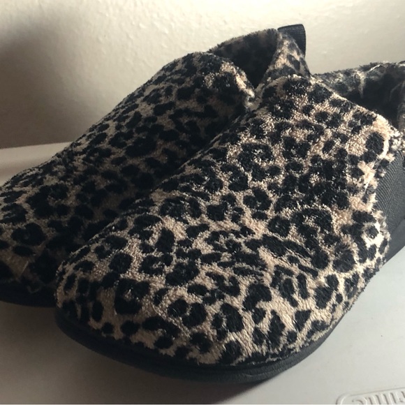 Vionic Women's Indulge Kalia Slip On House Flats Leopard Cheetah Shoes Size 6 - Picture 2 of 16